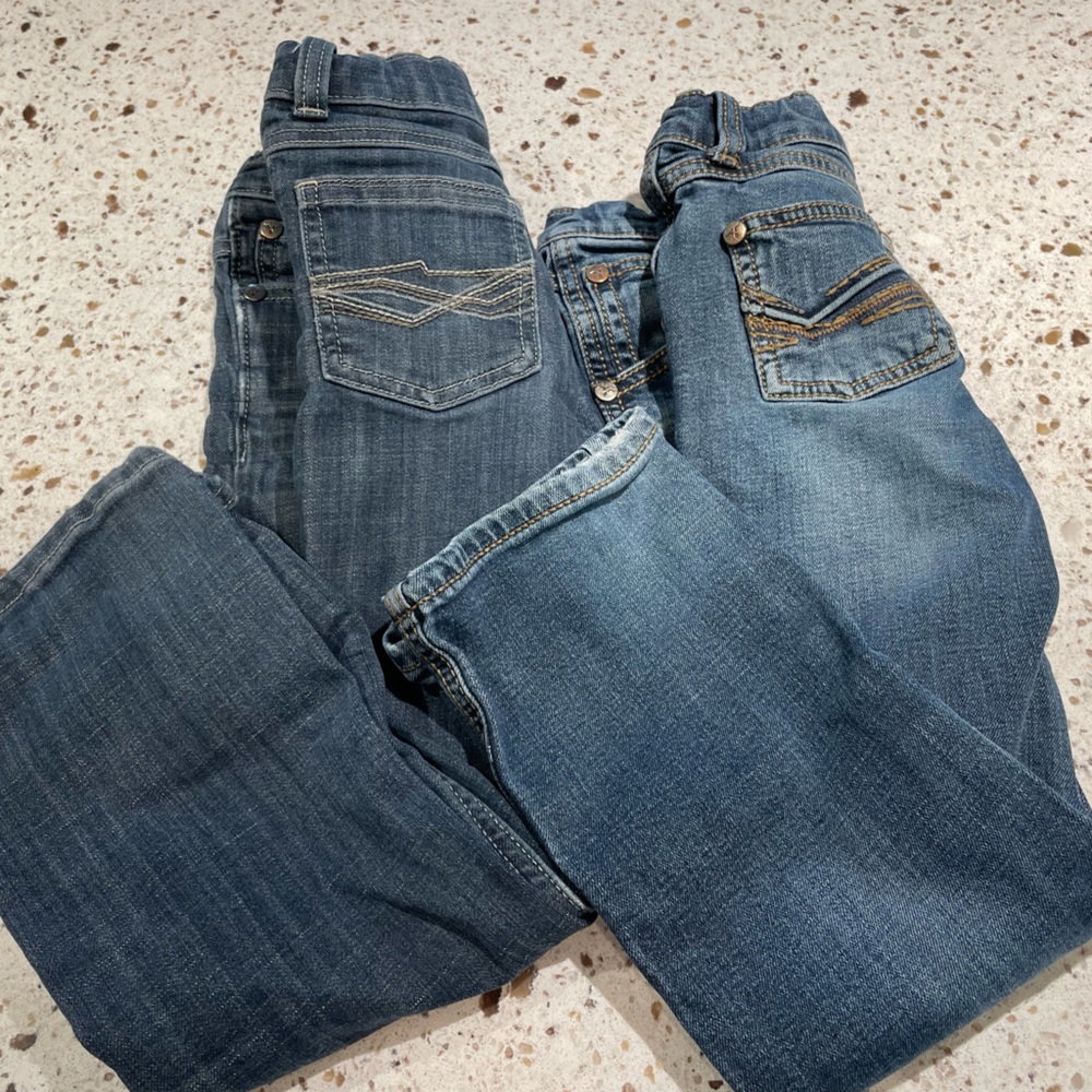 Boys size 7 Wrangler 20x jeans. Adjustable waist. 2 pair